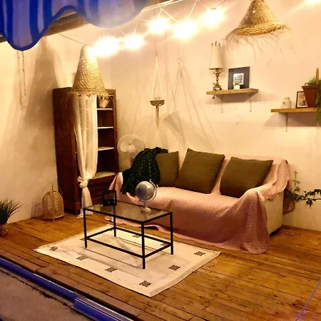 Apartment Dans Maison Avec Piscine Et Jardin 4 Ou 6 Personnes Arles