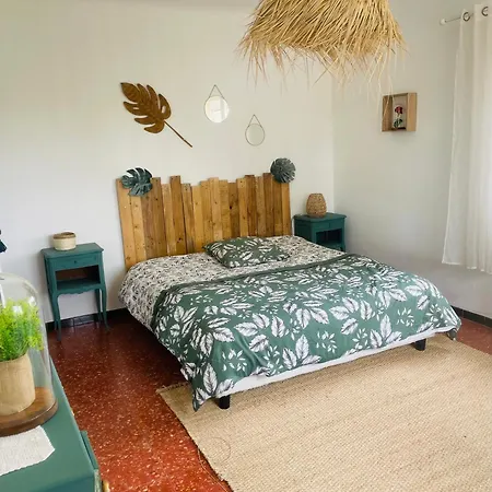 Apartment Dans Maison Avec Piscine Et Jardin 4 Ou 6 Personnes Arles